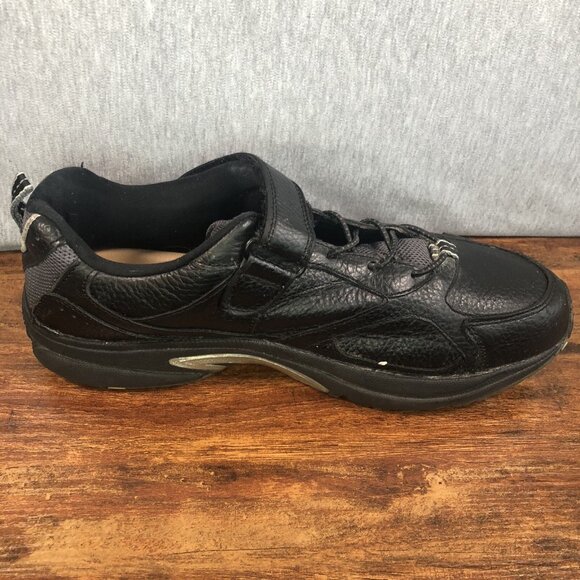 Athletic_Shoes